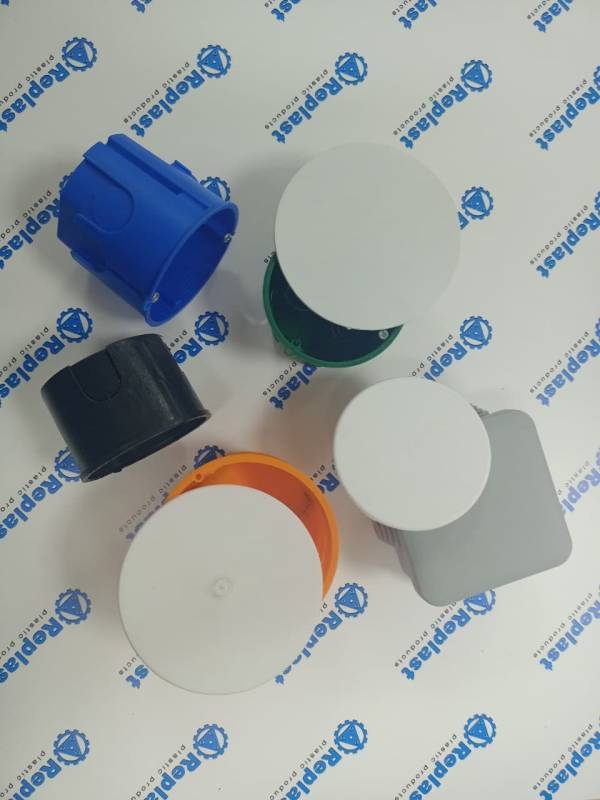 Коробка електрична монтажна з кришкою в асортименті